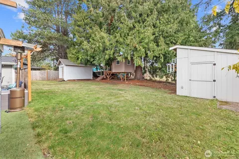 Exterior - 10433 23rd Dr SE, Everett, WA 98208 photo 6 of 11