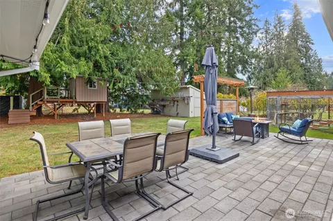 Exterior - 10433 23rd Dr SE, Everett, WA 98208 photo 9 of 11