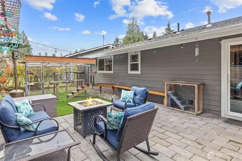 Exterior - 10433 23rd Dr SE, Everett, WA 98208 photo 10 of 11