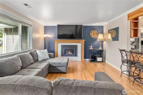 Living - 10433 23rd Dr SE, Everett, WA 98208 photo 1 of 1