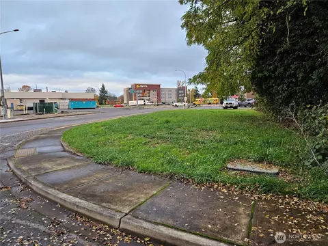 1233 Borthwick St, Centralia, WA 98531
