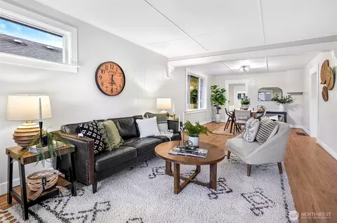 Living - 2410 Pine St, Everett, WA 98201 photo 1 of 2