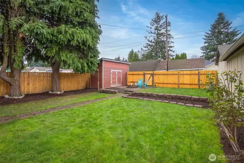 Exterior - 2410 Pine St, Everett, WA 98201 photo 3 of 12