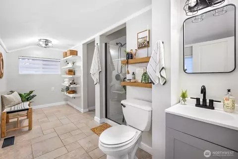 Bath - 2410 Pine St, Everett, WA 98201 photo 1 of 2