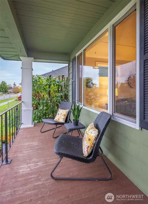 Exterior - 2410 Pine St, Everett, WA 98201 photo 2 of 12