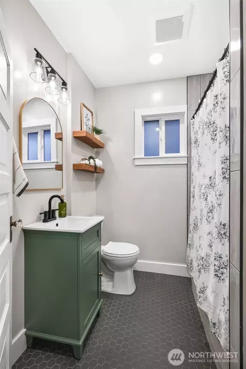 Bath - 2410 Pine St, Everett, WA 98201 photo 2 of 2