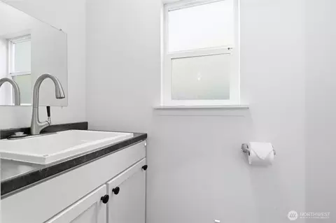 Bath - 1533 SW 7th Cir, Camas, WA 98607 photo 4 of 4