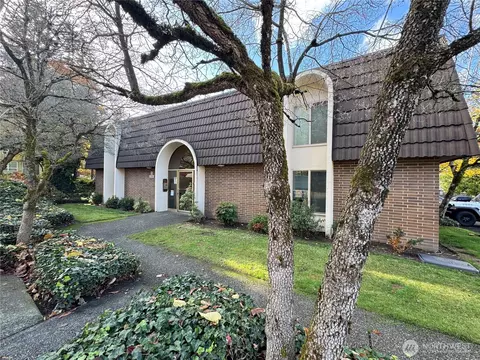 11004 NE 68th St #910, Kirkland, WA 98033