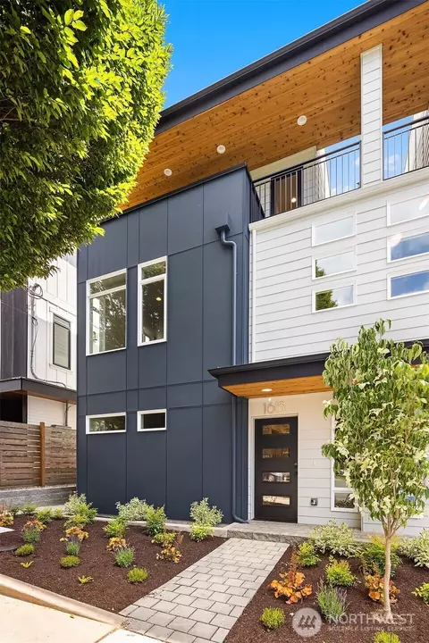 1613 N 50th St, Seattle, WA 98103