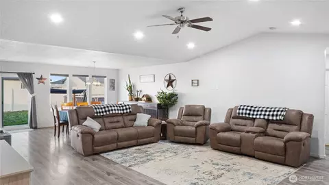 705 E Mt Adams St, Othello, WA 99344 photo 4
