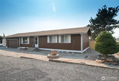 8135 NE Harrington Ln, Moses Lake, WA 98837