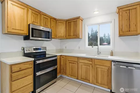 Kitchen - 19317 5th Ave E, Spanaway, WA 98387 photo 1 of 4