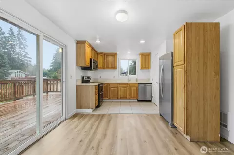 Kitchen - 19317 5th Ave E, Spanaway, WA 98387 photo 4 of 4