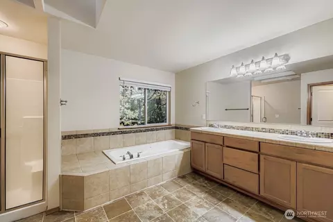 Bath - 16305 37th Dr SE, Bothell, WA 98012 photo 2 of 5