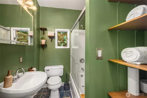 151 N 77th St, Seattle, WA 98103 photo 16