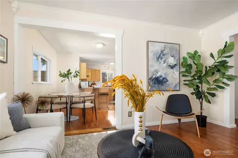 151 N 77th St, Seattle, WA 98103 photo 4