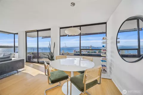521 5th Ave W #402, Seattle, WA 98119