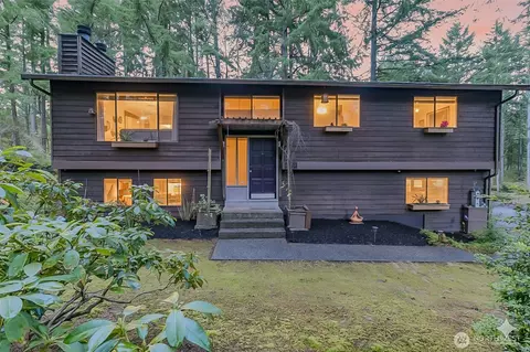 8914 Homestead Ave NE, Olympia, WA 98516