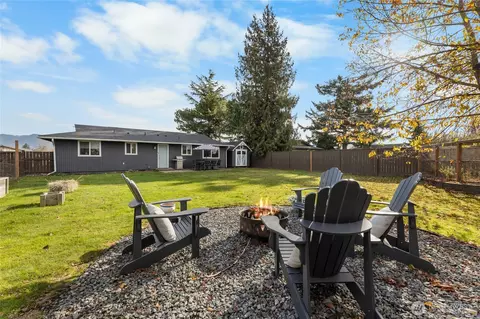 Exterior - 2942 Sun Mountain Dr, Enumclaw, WA 98022 photo 7 of 8