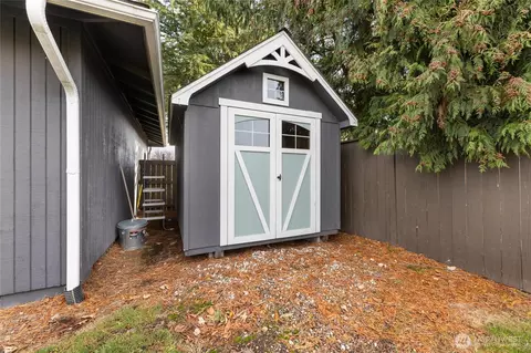Exterior - 2942 Sun Mountain Dr, Enumclaw, WA 98022 photo 6 of 8