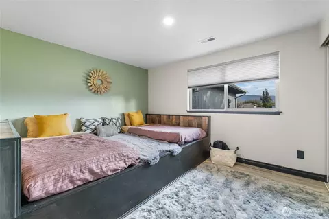 Bedroom - 2942 Sun Mountain Dr, Enumclaw, WA 98022 photo 3 of 3