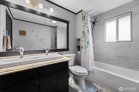 Bath - 2942 Sun Mountain Dr, Enumclaw, WA 98022 photo 1 of 2