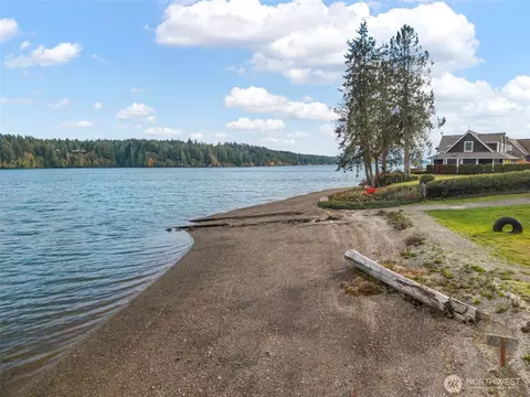 110 E Huckleberry Dr, Grapeview, WA 98546 photo 2