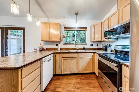 Kitchen - 231 59th Pl SE, Everett, WA 98203 photo 3 of 3