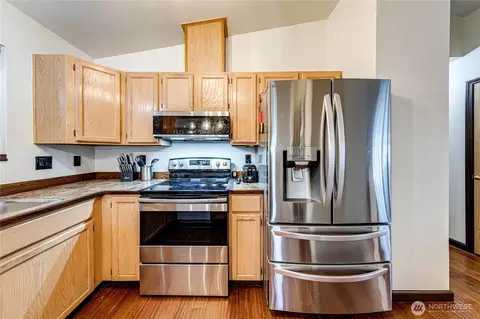 Kitchen - 231 59th Pl SE, Everett, WA 98203 photo 2 of 3