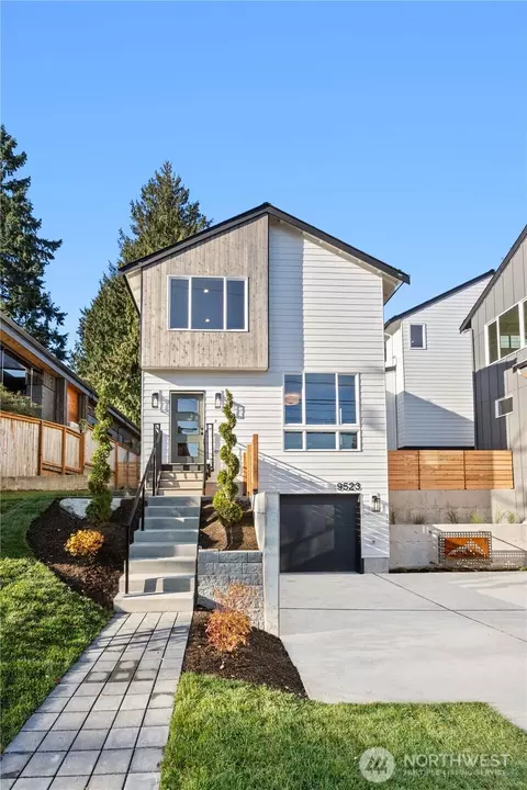 9523 15th Ave NE, Seattle, WA 98115