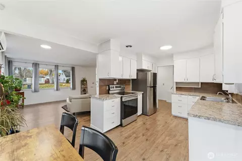 Kitchen - 624 Juniper St, Walla Walla, WA 99362 photo 2 of 3