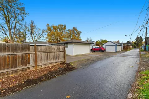 Exterior - 624 Juniper St, Walla Walla, WA 99362 photo 8 of 9