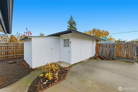 Exterior - 624 Juniper St, Walla Walla, WA 99362 photo 7 of 9