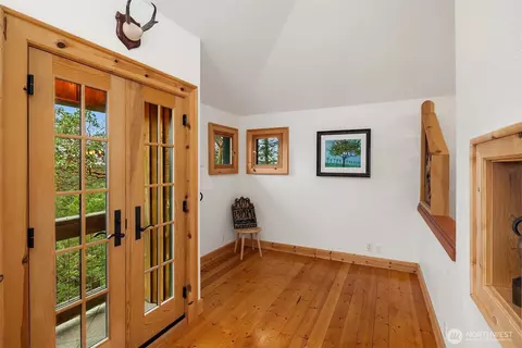 Entry Way - 223 Blanc Rd, Eastsound, WA 98245 photo 5 of 8