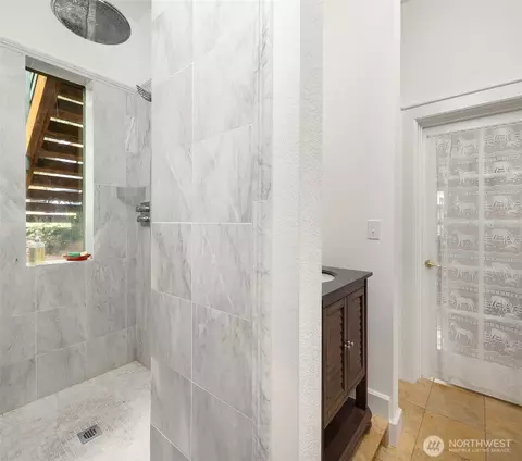 Bath - 223 Blanc Rd, Eastsound, WA 98245 photo 1 of 2