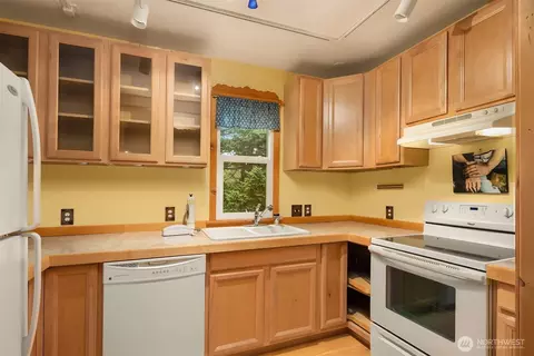 Kitchen - 223 Blanc Rd, Eastsound, WA 98245 photo 5 of 5