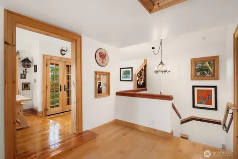 Entry Way - 223 Blanc Rd, Eastsound, WA 98245 photo 6 of 8