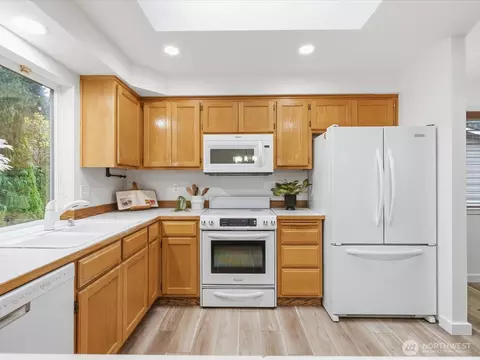 Kitchen - 3129 200th Pl SE, Bothell, WA 98012 photo 3 of 4