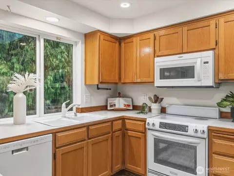 Kitchen - 3129 200th Pl SE, Bothell, WA 98012 photo 2 of 4