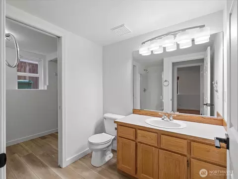 Bath - 3129 200th Pl SE, Bothell, WA 98012 photo 4 of 4