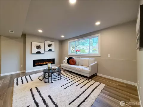 Living - 15905 118th Pl NE, Bothell, WA 98011 photo 4 of 5