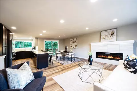 Living - 15905 118th Pl NE, Bothell, WA 98011 photo 3 of 5