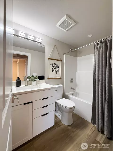 Bath - 15905 118th Pl NE, Bothell, WA 98011 photo 2 of 2