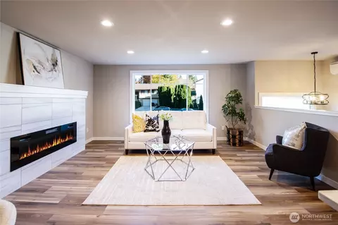 Living - 15905 118th Pl NE, Bothell, WA 98011 photo 1 of 5