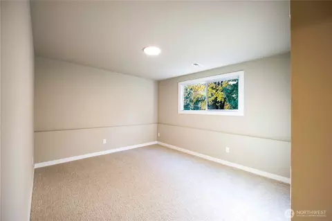 Bedroom - 15905 118th Pl NE, Bothell, WA 98011 photo 4 of 5