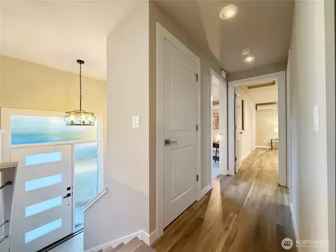 Entry Way - 15905 118th Pl NE, Bothell, WA 98011 photo 2 of 4