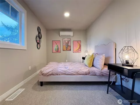 Bedroom - 15905 118th Pl NE, Bothell, WA 98011 photo 3 of 5