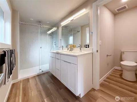Bath - 15905 118th Pl NE, Bothell, WA 98011 photo 1 of 2