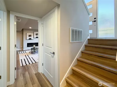 Entry Way - 15905 118th Pl NE, Bothell, WA 98011 photo 3 of 4
