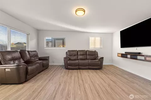 Living - 503 Coe Ln SW, Orting, WA 98360 photo 2 of 4